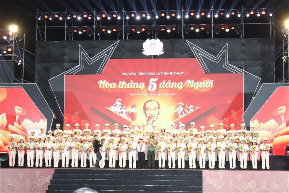 Tuyên dương 75 gương điển hình CAND học tập, làm theo lời Bác